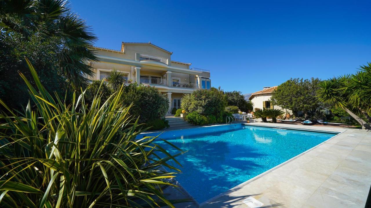 Luxury Villa Allure Dhafnes Экстерьер фото