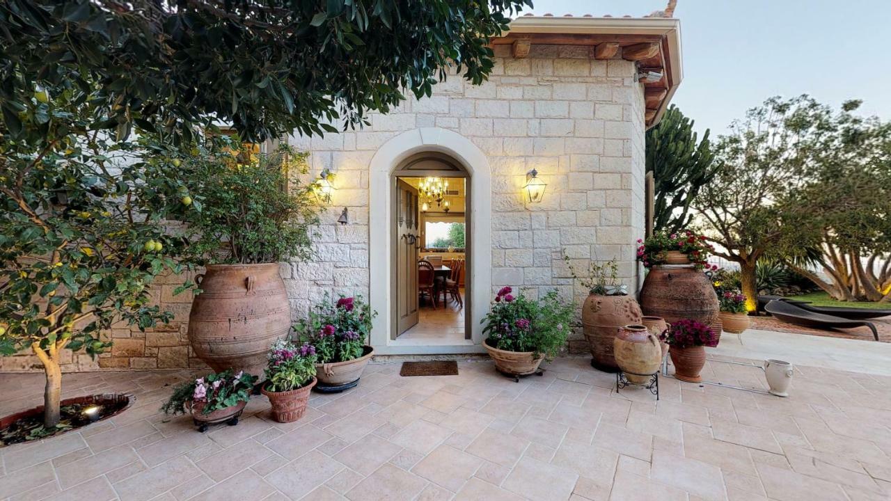 Luxury Villa Allure Dhafnes Экстерьер фото